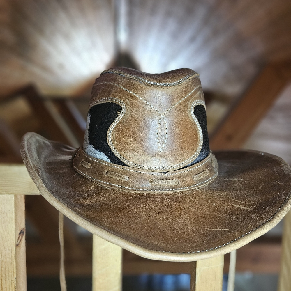 Cow leather hat with hair black with white